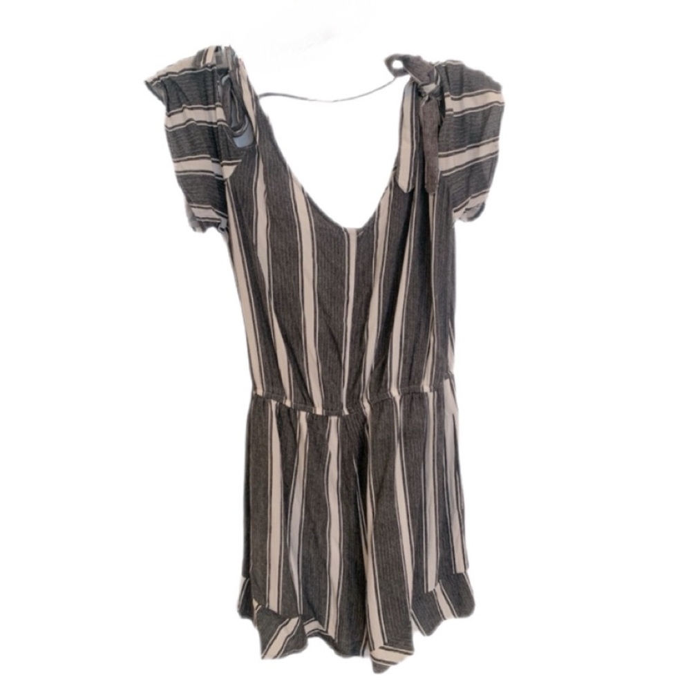 American Eagle Gray & White romper Medium